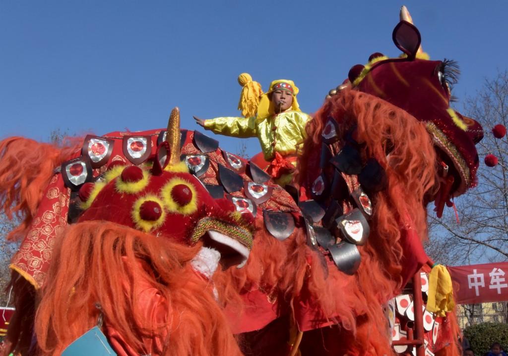 探索自然美景之旅，广场舞中的宁静与力量之源